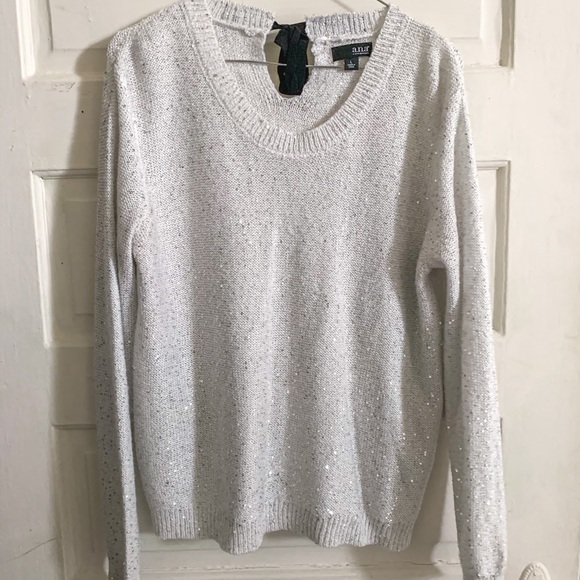 Crew-neck silver sweater with keyhole back - Picture 2 of 4